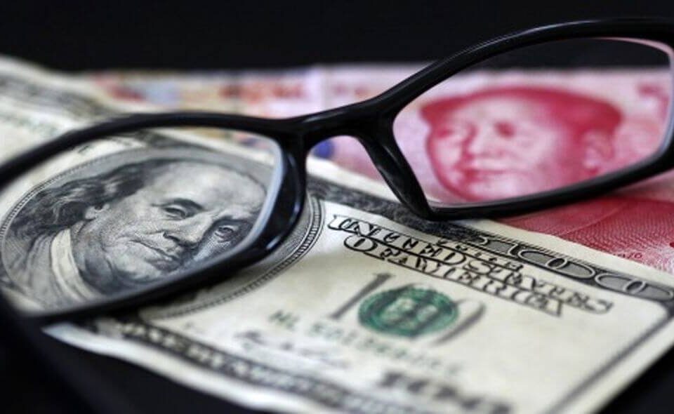 شبکه خبرى فاکس نیوز گزارش داد چین توانست در توافق بازرگانى با ایران، هند، عربستان و روسیه ضربه‌اى مهلک به دلار بزند.