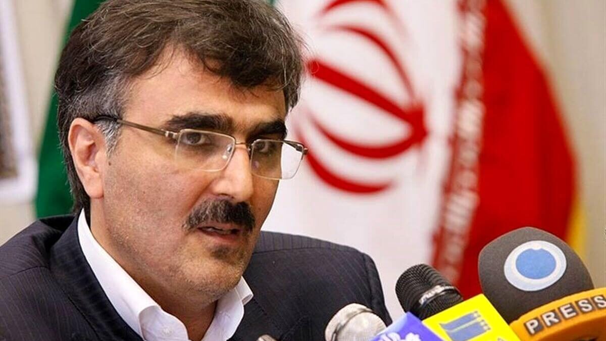 بانک مرکزی از این به بعد ارز را بهطور مستقیم از صادرکنندگان خریداری کرده و به واردکنندگان خواهد فروخت، تا هم هزینه ها کمتر شده و هم زمان تامین ارز کوتاهتر شود.