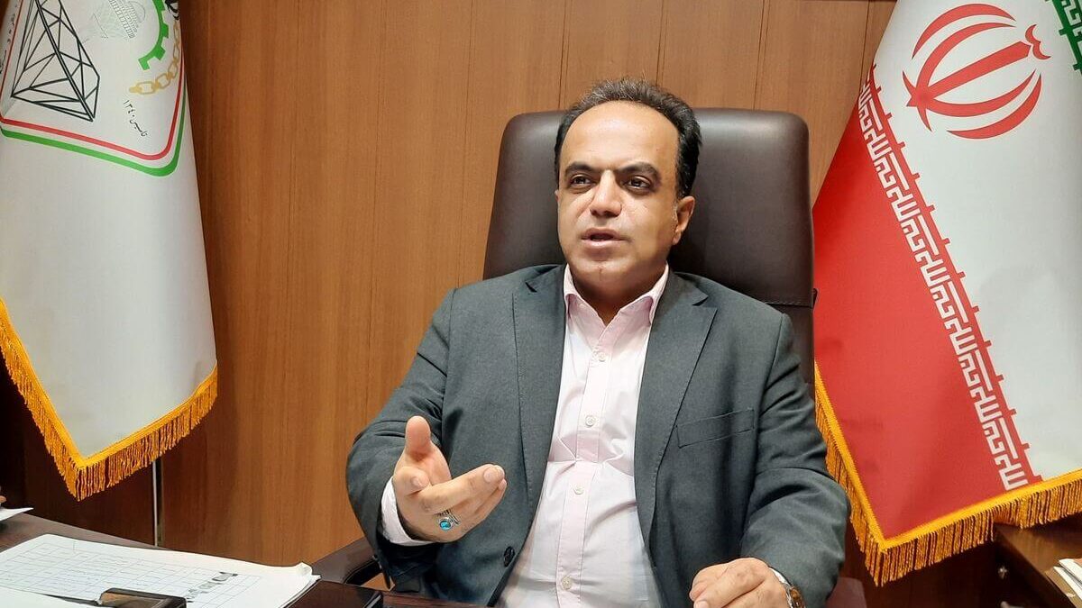 در بازار امروز انس جهانی ۸ دلار کاهش یافت همچنین قیمت هر گرم طلای ۱۸ عیار ۱۵ هزار تومان، سکه ۲۰۰ هزار تومان، سکه طرح قدیم ۵۰ هزار تومان، نیم ۱۰۰ هزار تومان و ربع سکه ۵۰ هزار تومان کاهش یافت اما قیمت سکه گرمی بدون تغییر بود.