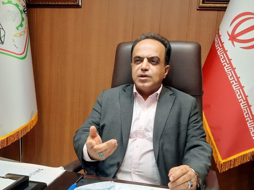 در بازار امروز انس جهانی ۸ دلار کاهش یافت همچنین قیمت هر گرم طلای ۱۸ عیار ۱۵ هزار تومان، سکه ۲۰۰ هزار تومان، سکه طرح قدیم ۵۰ هزار تومان، نیم ۱۰۰ هزار تومان و ربع سکه ۵۰ هزار تومان کاهش یافت اما قیمت سکه گرمی بدون تغییر بود.