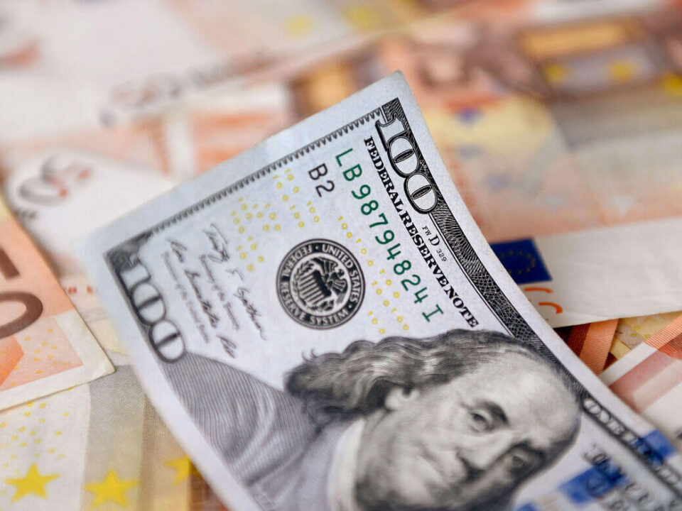 هر افغانی در بازار تهران در حدود ۸۴۴ تومان قیمت دارد این در حالی است که قیمت فروش هر افغانی در روزهای ابتدایی اسفندماه برابر با ۷۶۴ تومان بوده است.