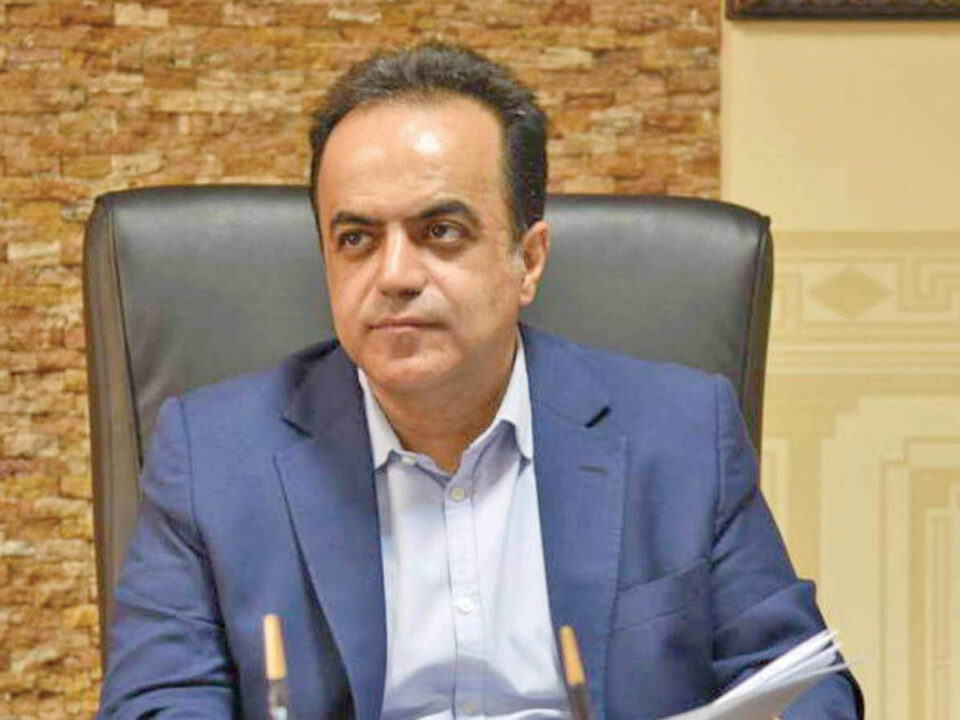 علی رغم کاهش ۱۰ دلاری انس طلا در آخرین روز معاملات هفته قیمت طلا و سکه افزایش یافت که بیشتر ناشی از نوسانات نرخ ارز بود.